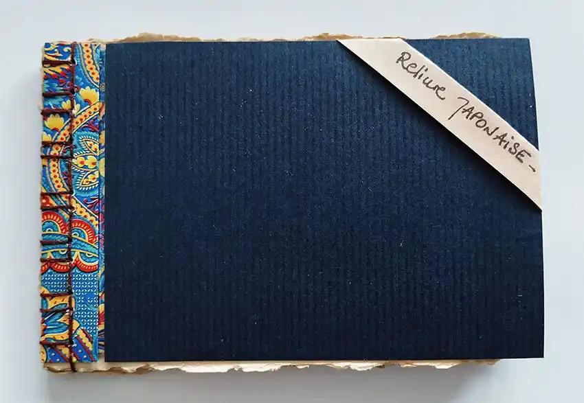 photo d'un carnet, vue sur le dessus, reliure traditionnelle japonaise, créations Endless Detours