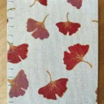 photo d'un carnet, modèle "ginkgo", vue du dessus, reliure traditionnelle copte apparente, créations Endless Detours