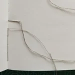 photo, vue sur une étape de la reliure traditionnelle copte