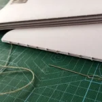 photo, vue sur une étape de la reliure traditionnelle copte